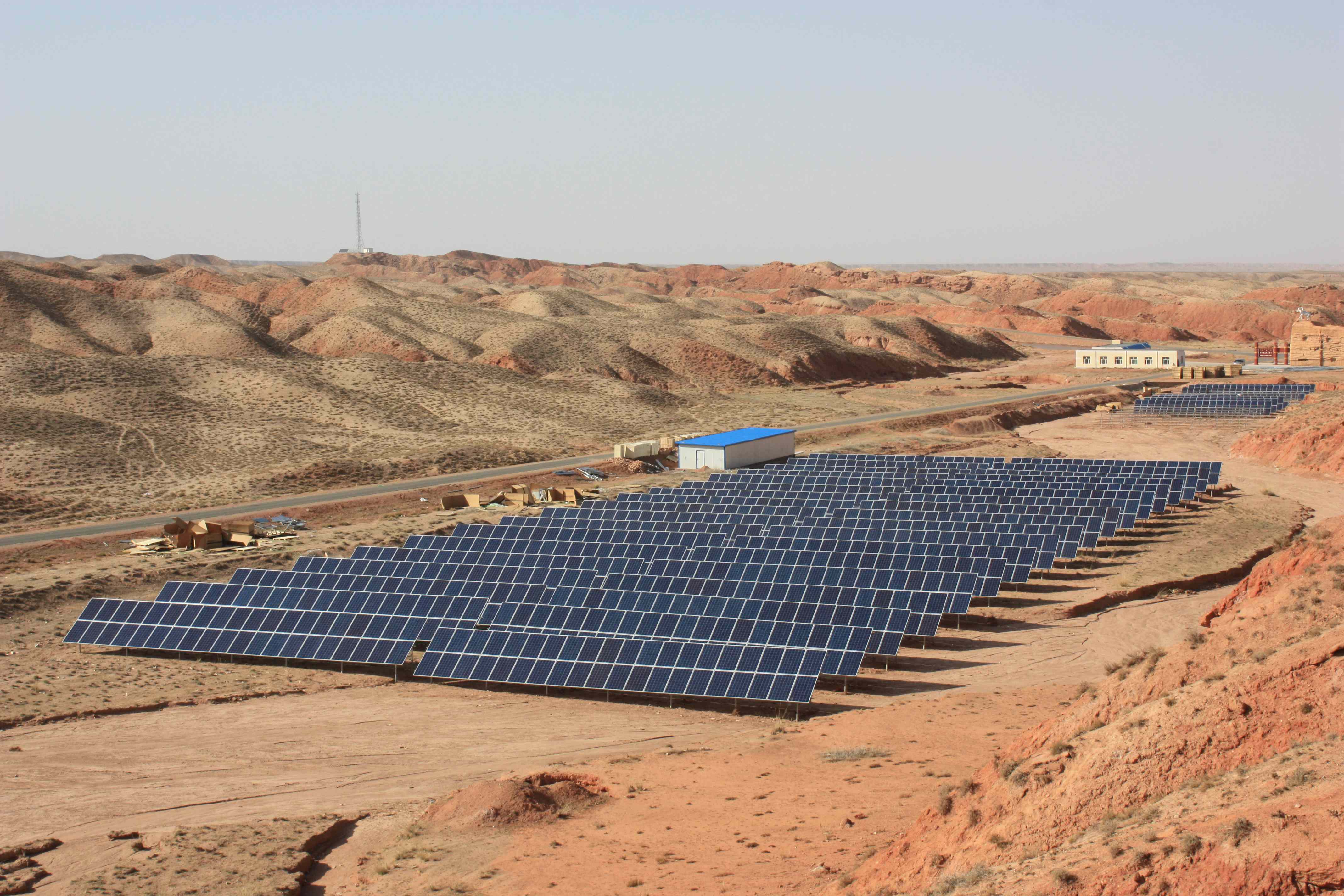 內蒙古巴丹吉林旅游開發有限公司1MWp太陽能獨立電站“金太陽“示范項目_770k.jpg